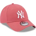 casquette-courbee-rose-claire-ajustable-9forty-league-essential-new-york-yankees-mlb-new-era