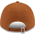 casquette-courbee-marron-ajustable-avec-logo-beige-9forty-league-essential-los-angeles-dodgers-mlb-new-era