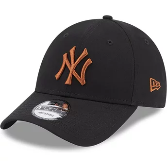 New Era Curved Brim Brown Logo 9FORTY League Essential New York Yankees MLB Black Adjustable Cap