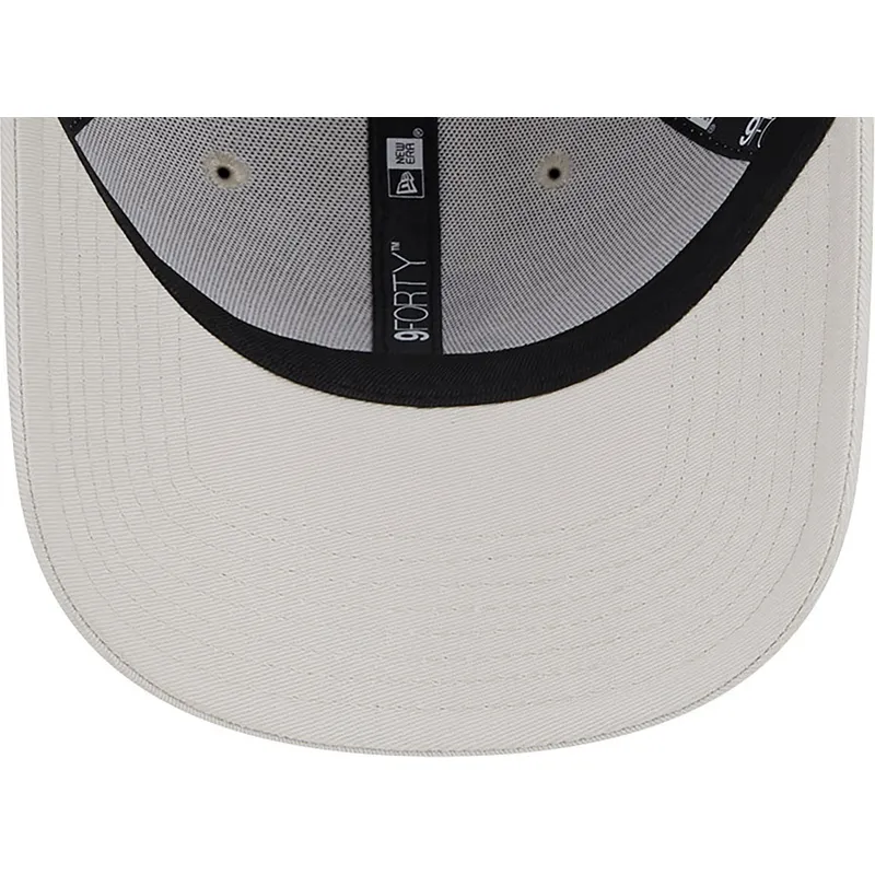 mutzen-gebogen-beige-verstellbares-band-marron-9forty-league-essential-der-chicago-white-sox-mlb-von-new-era