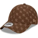 mutzen-gebogen-braun-verstellbares-band-9forty-monogram-der-new-york-yankees-mlb-von-new-era