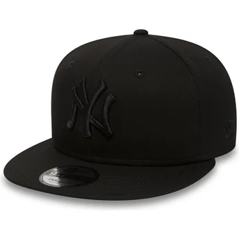 New Era Flat Brim 9FIFTY Black on Black New York Yankees MLB Black Snapback Cap