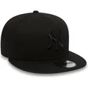 cappello-piatto-nero-snapback-9fifty-black-on-black-dei-new-york-yankees-mlb-di-new-era