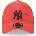 rote-verstellbare-kappe-mit-gebogenem-schirm-und-schwarzem-logo-9twenty-league-essential-der-new-york-yankees-mlb-von-new-era