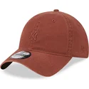 verstellbare-braune-gebogene-kappe-mit-braunem-logo-9twenty-mini-logo-der-new-york-yankees-mlb-von-new-era