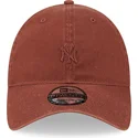verstellbare-braune-gebogene-kappe-mit-braunem-logo-9twenty-mini-logo-der-new-york-yankees-mlb-von-new-era