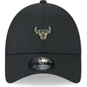 casquette-courbee-noire-ajustable-9forty-pin-chicago-bulls-nba-new-era