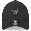 mutzen-gebogen-schwarz-verstellbares-band-9forty-pin-der-chicago-bulls-nba-von-new-era