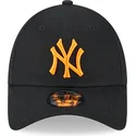 mutzen-gebogen-schwarz-verstellbares-band-9forty-league-essential-der-new-york-yankees-mlb-von-new-era