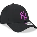 casquette-courbee-noire-ajustable-avec-logo-violet-9forty-league-essential-new-york-yankees-mlb-new-era