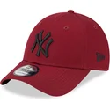 mutzen-gebogen-rot-verstellbares-band-negro-9forty-league-essential-der-new-york-yankees-mlb-von-new-era