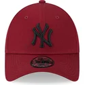 mutzen-gebogen-rot-verstellbares-band-negro-9forty-league-essential-der-new-york-yankees-mlb-von-new-era