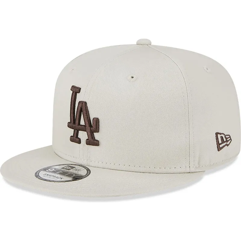 gorra-plana-beige-snapback-con-logo-marron-9fifty-league-essential-de-los-angeles-dodgers-mlb-de-new-era