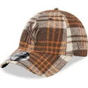 mutzen-gebogen-braun-verstellbares-band-9forty-check-der-new-york-yankees-mlb-von-new-era