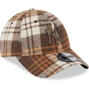 mutzen-gebogen-braun-verstellbares-band-9forty-check-der-new-york-yankees-mlb-von-new-era