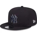 gorra-plana-azul-marino-snapback-con-logo-azul-marino-9fifty-side-patch-script-de-new-york-yankees-mlb-de-new-era