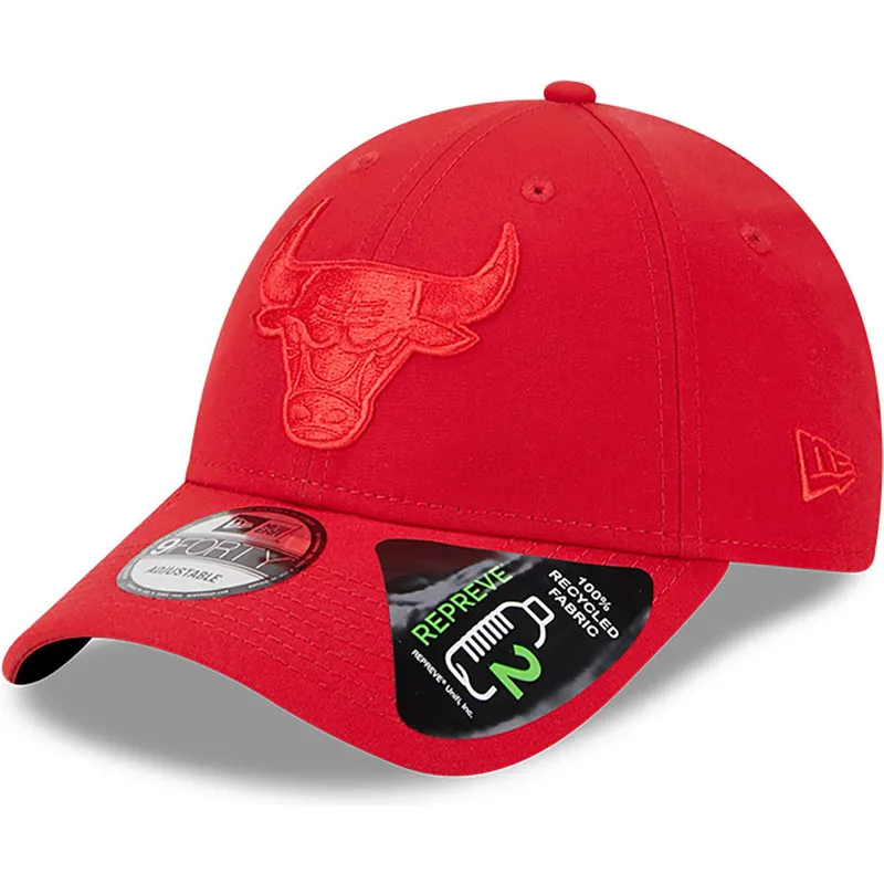 rote-verstellbare-curved-cap-mit-rotem-logo-9forty-repreve-outline-der-chicago-bulls-nba-von-new-era