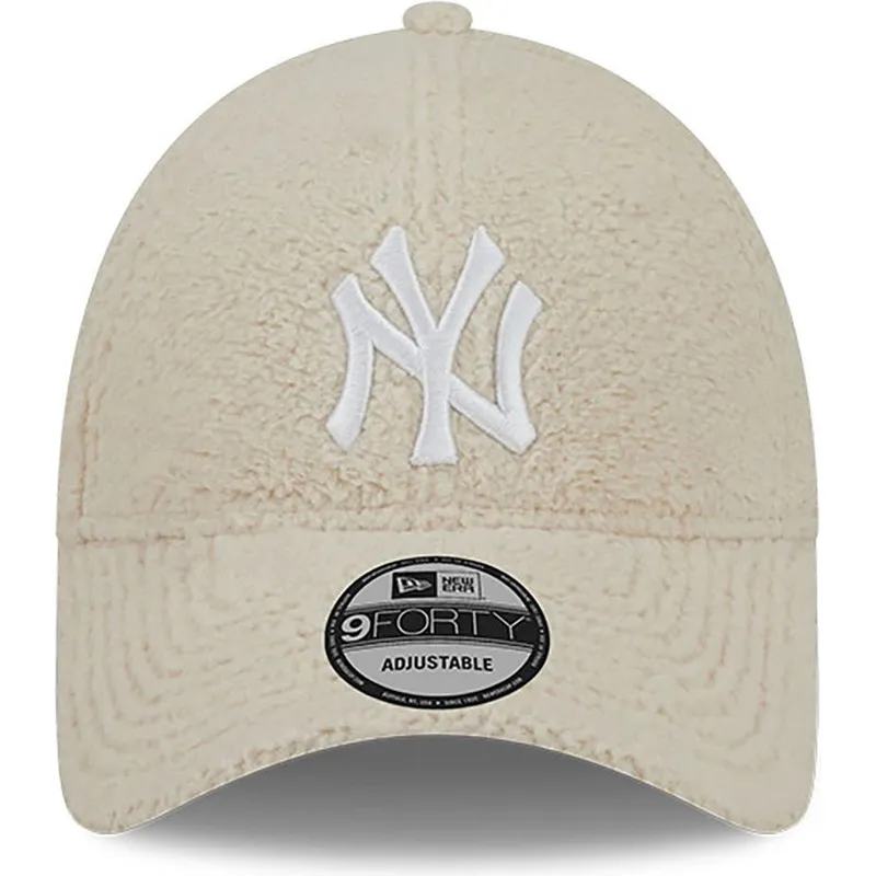 mutzen-gebogen-beige-verstellbares-band-9forty-teddy-der-new-york-yankees-mlb-von-new-era