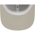 mutzen-gebogen-beige-verstellbares-band-9forty-teddy-der-new-york-yankees-mlb-von-new-era