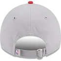 regulowana-czapka-z-daszkiem-szara-i-czerwona-9twenty-tip-off-2023-chicago-bulls-nba-od-new-era