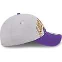 graue-und-violette-verstellbare-curved-cap-9twenty-tip-off-2023-der-los-angeles-lakers-nba-von-new-era