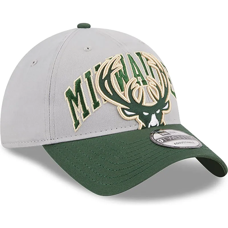 graue-und-grune-verstellbare-curved-cap-9twenty-tip-off-2023-der-milwaukee-bucks-nba-von-new-era