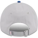 gorra-curva-gris-y-azul-ajustable-9twenty-tip-off-2023-de-nba-de-new-era