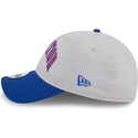 gorra-curva-gris-y-azul-ajustable-9twenty-tip-off-2023-de-nba-de-new-era