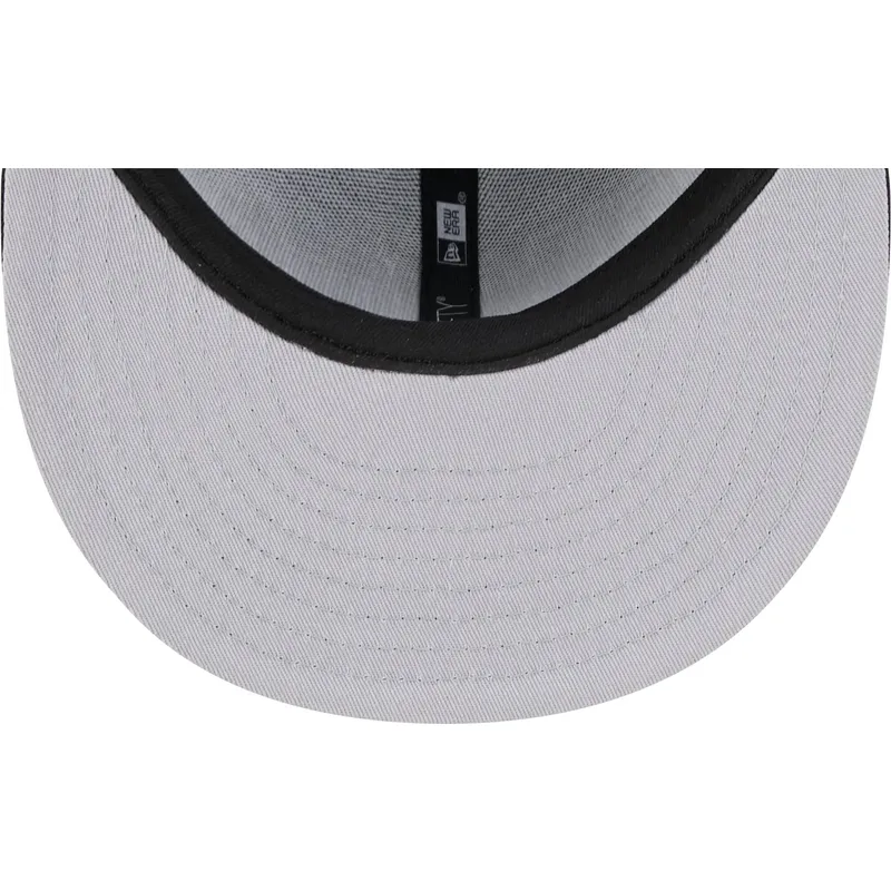 schwarze-flache-snapback-kappe-9fifty-tip-off-2023-der-chicago-bulls-nba-von-new-era