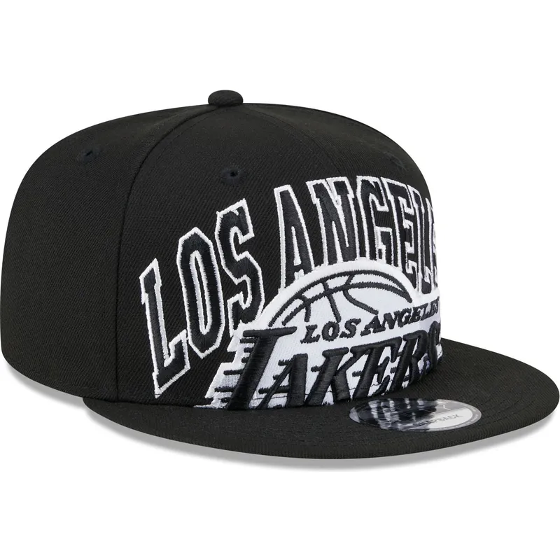 schwarze-flache-snapback-kappe-9fifty-tip-off-2023-der-los-angeles-lakers-nba-von-new-era