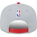 graue-und-rote-flatcap-snapback-9fifty-tip-off-2023-von-chicago-bulls-nba-von-new-era