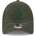 casquette-courbee-verte-ajustable-avec-logo-vert-9forty-towelling-new-york-yankees-mlb-new-era