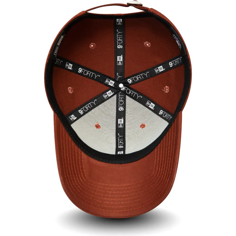 mutzen-gebogen-braun-verstellbares-band-9forty-league-essential-der-new-york-yankees-mlb-von-new-era