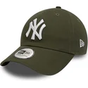 gorra-curva-verde-ajustable-9twenty-league-essential-de-new-york-yankees-mlb-de-new-era