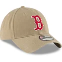 cappellino-curvo-marrone-chiaro-regolabile-con-logo-rosso-9twenty-core-classic-di-boston-red-sox-mlb-di-new-era