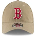 cappellino-curvo-marrone-chiaro-regolabile-con-logo-rosso-9twenty-core-classic-di-boston-red-sox-mlb-di-new-era