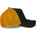 schwarz-orangefarbene-9forty-a-frame-patch-front-trucker-kappe-von-mclaren-racing-formula-1-von-new-era