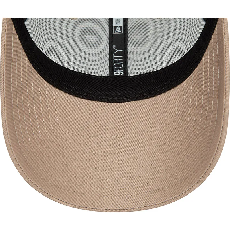 mutzen-gebogen-beige-snapback-9forty-seasonal-der-red-bull-racing-formula-1-von-new-era mutzen-gebogen-beige-snapback-9forty-seasonal-der-red-bull-racing-formula-1-von-new-era