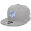 casquette-plate-grise-snapback-avec-logo-bleu-9fifty-outline-new-york-yankees-mlb-new-era