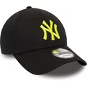 casquette-courbee-noire-ajustable-avec-logo-jaune-9forty-league-essential-new-york-yankees-mlb-new-era