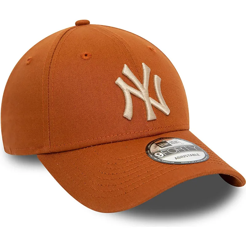 mutzen-gebogen-braun-verstellbares-band-9forty-league-essential-der-new-york-yankees-mlb-von-new-era
