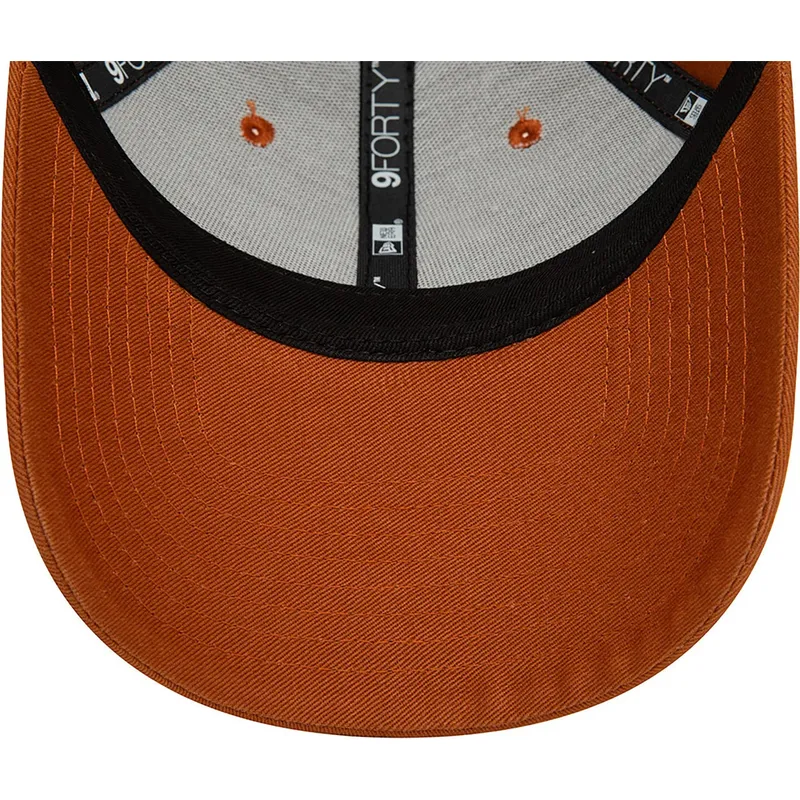 mutzen-gebogen-braun-verstellbares-band-9forty-league-essential-der-new-york-yankees-mlb-von-new-era