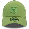 casquette-courbee-verte-ajustable-avec-logo-vert-9forty-league-essential-new-york-yankees-mlb-new-era