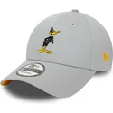 9forty-verstellbare-graue-curved-cap-mit-charakter-von-daffy-duck-looney-tunes-von-new-era