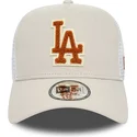 beige-weisse-trucker-kappe-mit-braunem-logo-a-frame-boucle-der-los-angeles-dodgers-mlb-von-new-era