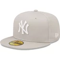 new-era-flat-brim-59fifty-league-essential-new-york-yankees-mlb-beige-fitted-cap