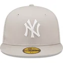 gorra-plana-beige-ajustada-59fifty-league-essential-de-new-york-yankees-mlb-de-new-era