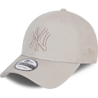 Beżowa regulowana czapka z zakrzywionym daszkiem z beżowym logo 9FORTY League Essential Poly New York Yankees MLB New Era