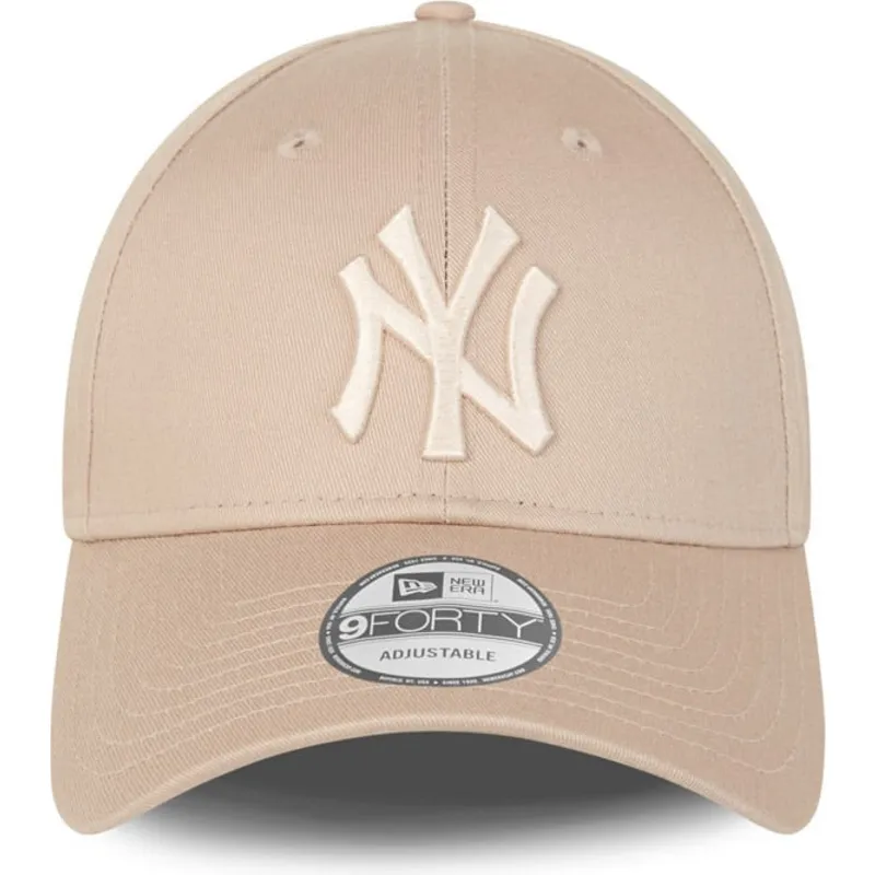 beige-verstellbare-curved-cap-mit-beigem-logo-9forty-league-essential-der-new-york-yankees-mlb-von-new-era