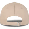 cappellino-beige-regolabile-con-visiera-curva-e-logo-beige-9forty-league-essential-dei-new-york-yankees-mlb-di-new-era